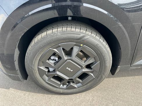 New 2026 Kia Carnival EX FWD image 42