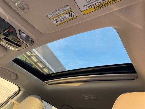 Certified 2025 Subaru Outback Limited image 4