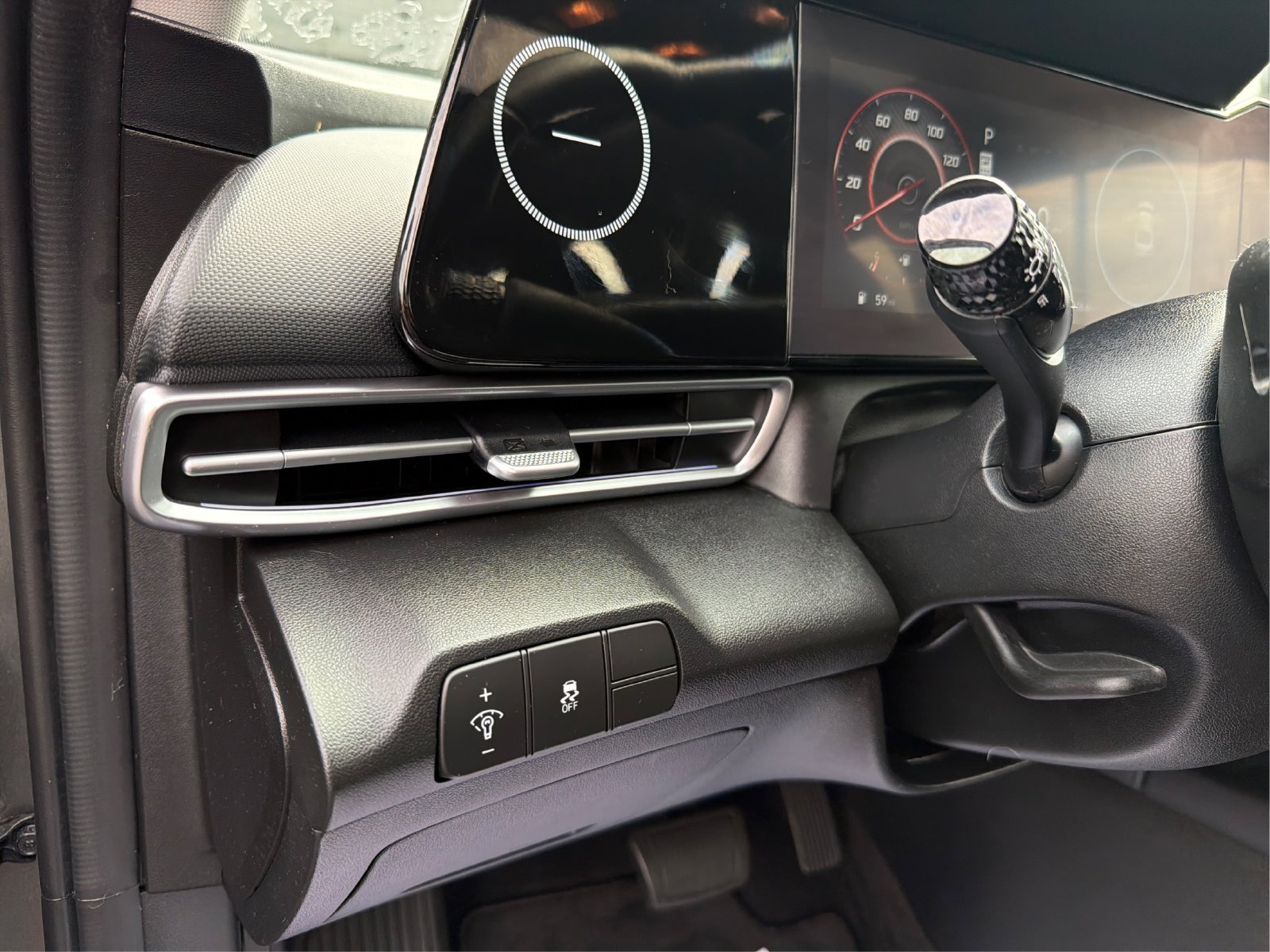 Certified 2024 Hyundai Elantra SEL w/ Convenience Package FWD image 20
