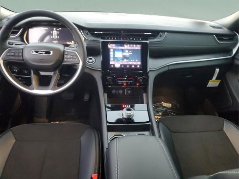 New 2025 Jeep Grand Cherokee Altitude RWD image 9