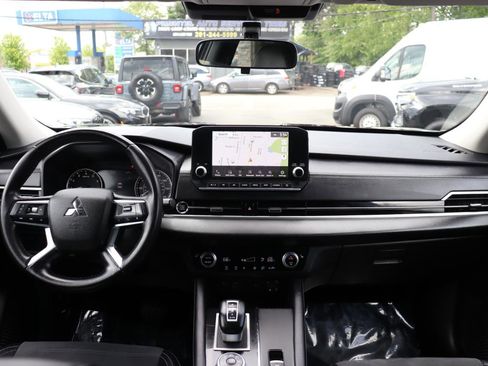 Used 2024 Mitsubishi Outlander FWD image 18