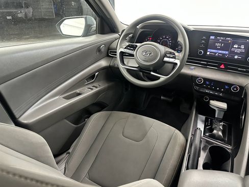 Used 2021 Hyundai Elantra SEL image 15