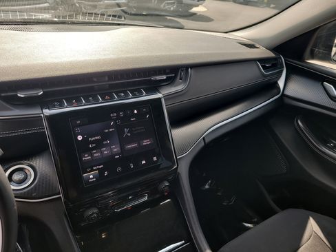 Used 2024 Jeep Grand Cherokee Laredo RWD image 20