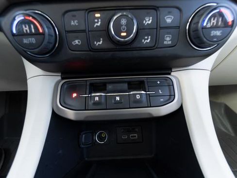 Used 2022 GMC Acadia Denali w/ Denali Ultimate Package image 21