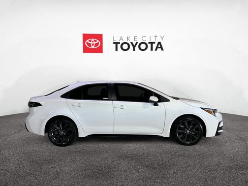 Used 2025 Toyota Corolla SE image 9