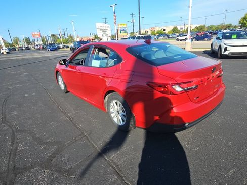 Used 2025 Toyota Camry LE FWD image 5
