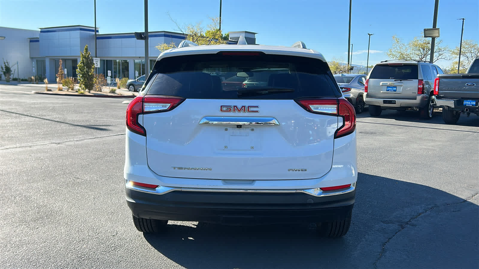 Used 2023 GMC Terrain SLT AWD/4WD image 6