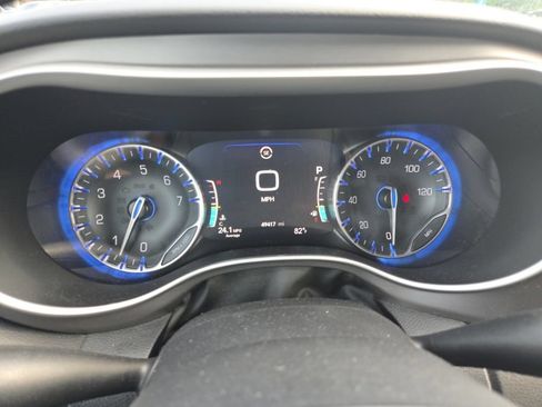 Used 2025 Chrysler Pacifica Select FWD image 16
