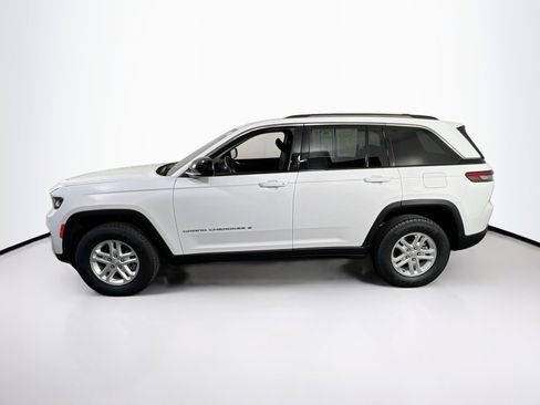 Used 2023 Jeep Grand Cherokee Laredo w/ Luxury Tech Group I AWD/4WD image 8
