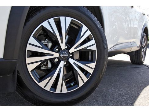 Used 2023 Nissan Rogue SV image 29