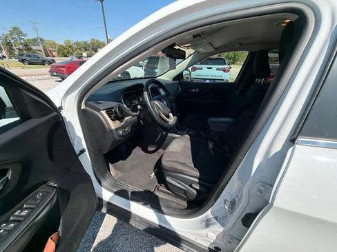 Used 2017 Jeep Cherokee Latitude AWD/4WD image 12