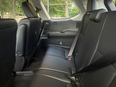Used 2024 Toyota Grand Highlander AWD image 18