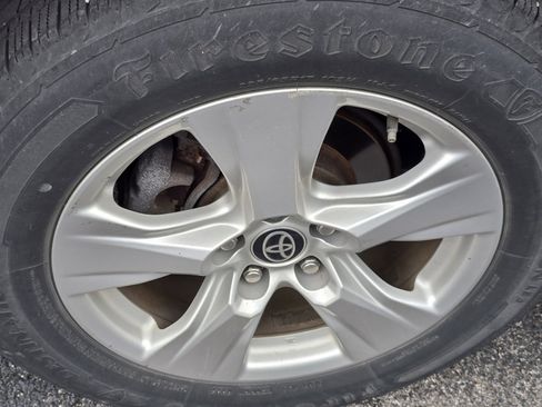 Used 2021 Toyota RAV4 XLE AWD/4WD image 9