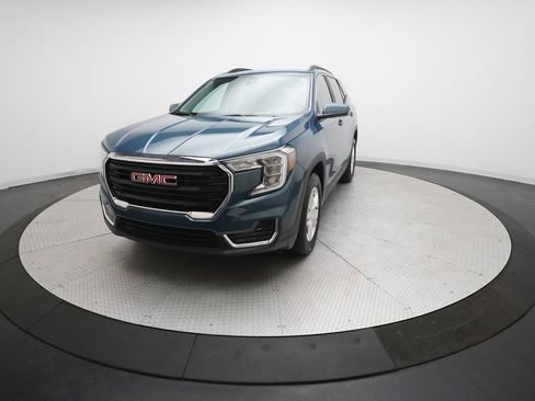 Used 2024 GMC Terrain SLE w/ Driver Convenience Package image 12