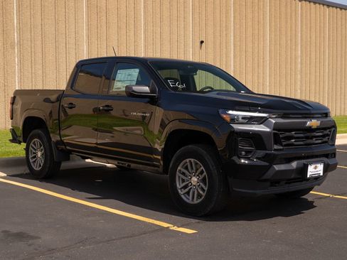 New 2025 Chevrolet Colorado LT w/ LT Convenience Package image 2