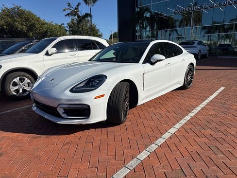 Used 2023 Porsche Panamera image 2