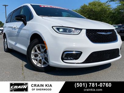 Used 2026 Chrysler Pacifica Select