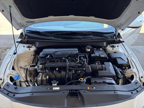 Used 2025 Hyundai Elantra SEL FWD image 29