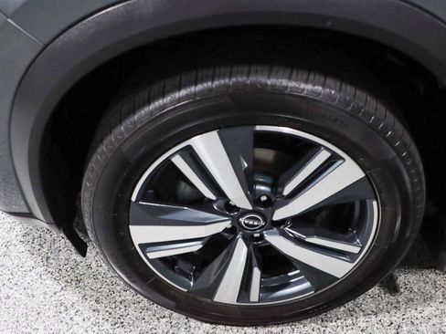 Used 2022 Nissan Rogue SL w/ SL Premium Package image 11