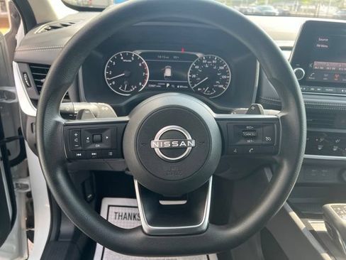 Used 2024 Nissan Rogue S FWD image 18