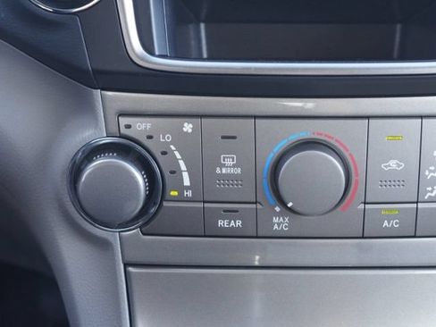 Used 2013 Toyota Highlander Plus FWD image 25