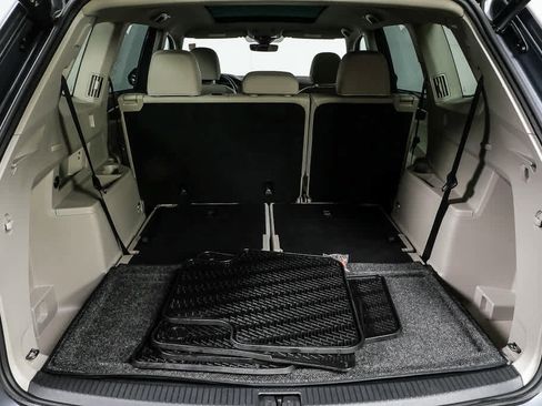 Certified 2025 Volkswagen Atlas SEL Premium R-Line image 36