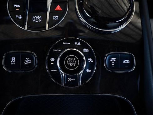 Used 2017 Bentley Bentayga image 13