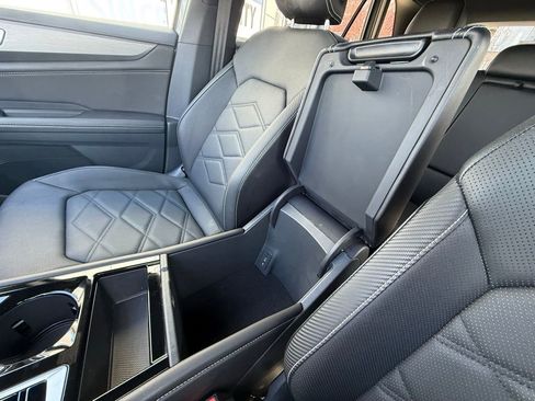 Used 2025 Volkswagen Atlas Cross Sport SE image 26