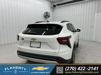 New 2026 Chevrolet Trax LT w/ LT Convenience Package FWD video 3
