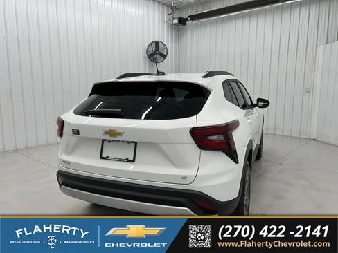 New 2026 Chevrolet Trax LT w/ LT Convenience Package FWD image 3