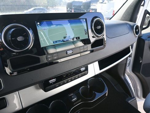 Used 2021 Mercedes-Benz Sprinter 2500 image 14