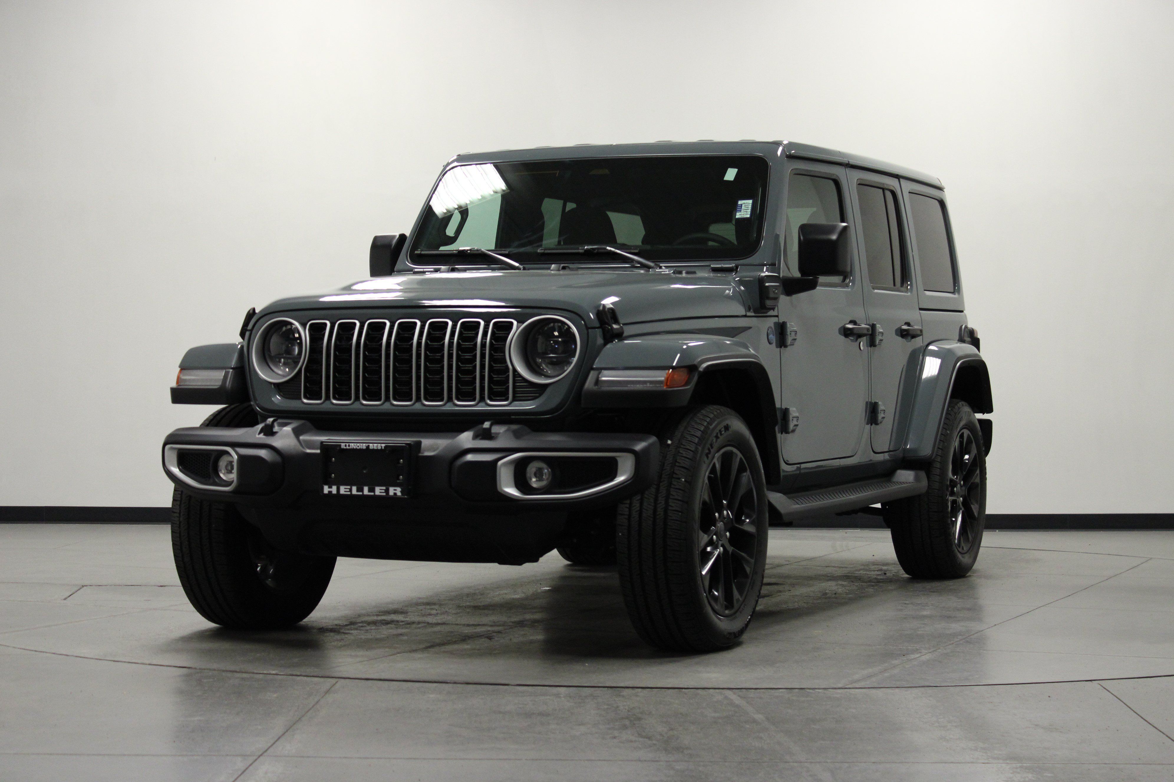 Used 2025 Jeep Wrangler Unlimited Sahara AWD/4WD image 8