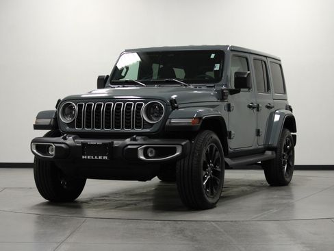 Used 2025 Jeep Wrangler Unlimited Sahara AWD/4WD image 8