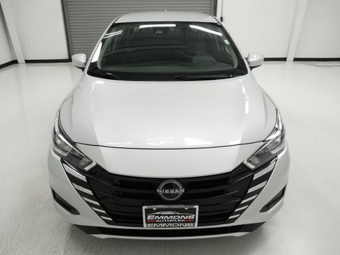 Used 2023 Nissan Versa SV FWD image 2