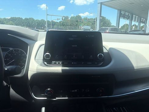 Certified 2025 Nissan Rogue SV AWD/4WD image 16