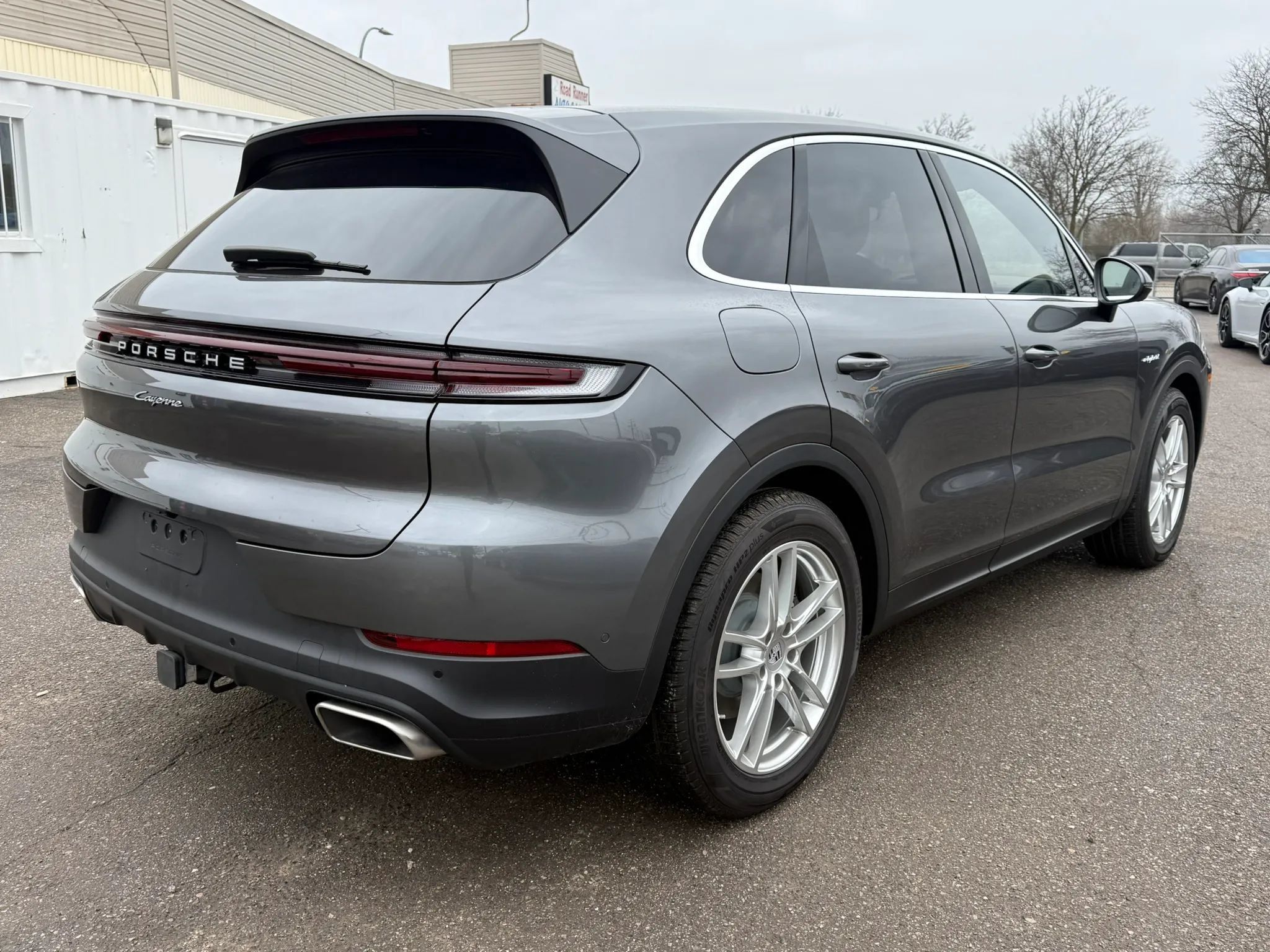 Used 2025 Porsche Cayenne E-Hybrid w/ Premium Package Plus AWD/4WD image 13