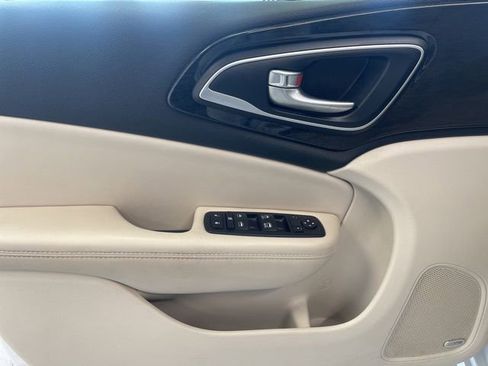 Used 2015 Chrysler 200 C w/ Navigation & Sound Group I image 16