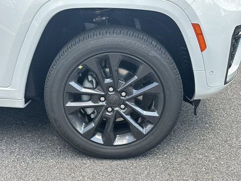 New 2026 Jeep Grand Cherokee Limited AWD/4WD image 12