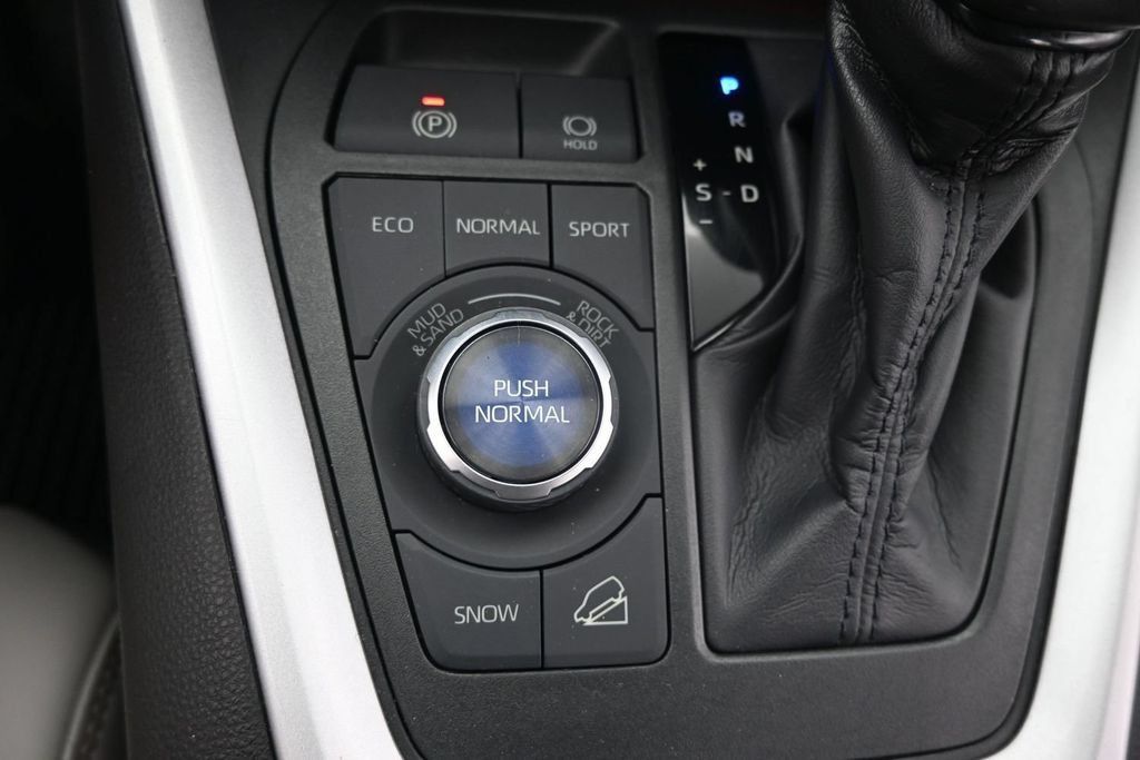 Used 2019 Toyota RAV4 Limited w/ Cold Weather Package AWD/4WD image 36