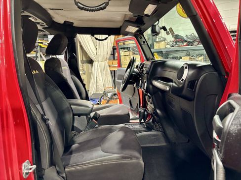 Used 2013 Jeep Wrangler Unlimited Sahara AWD/4WD image 10