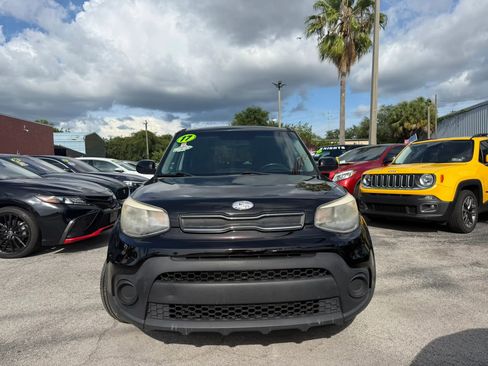 Used 2017 Kia Soul FWD image 2