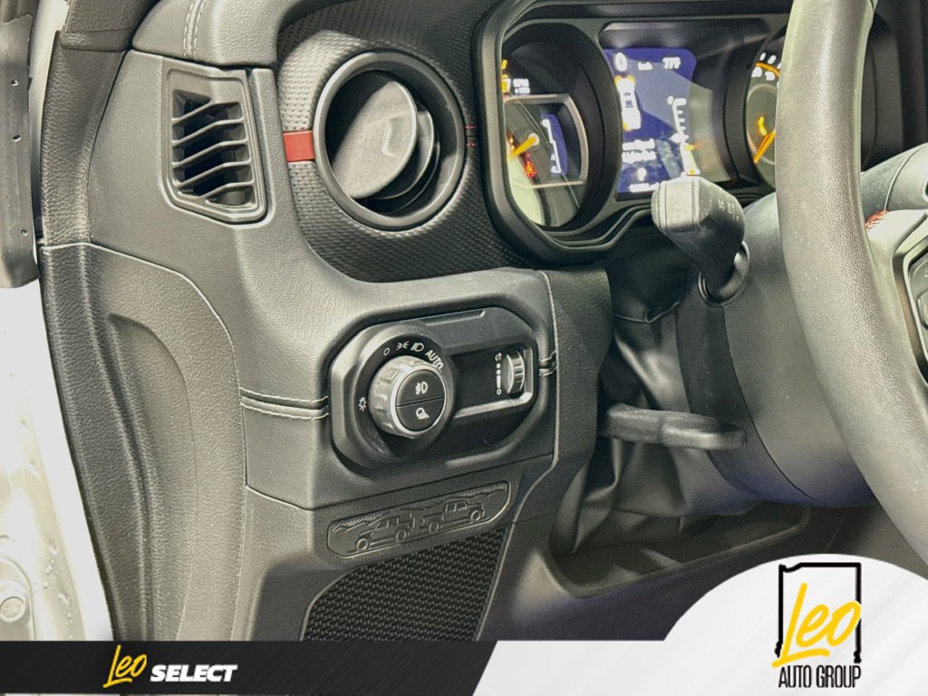 Used 2024 Jeep Gladiator Rubicon w/ Technology Group AWD/4WD image 13
