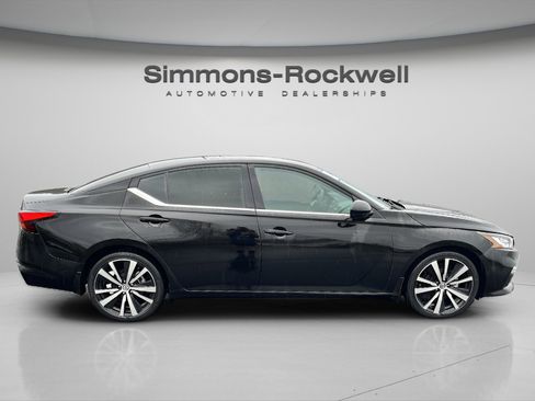 Used 2021 Nissan Altima 2.5 SR FWD image 6
