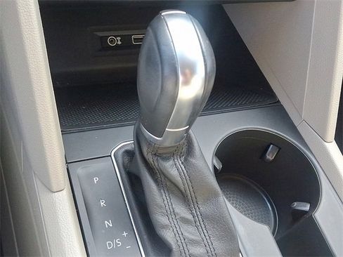 Used 2018 Volkswagen Atlas SE image 16