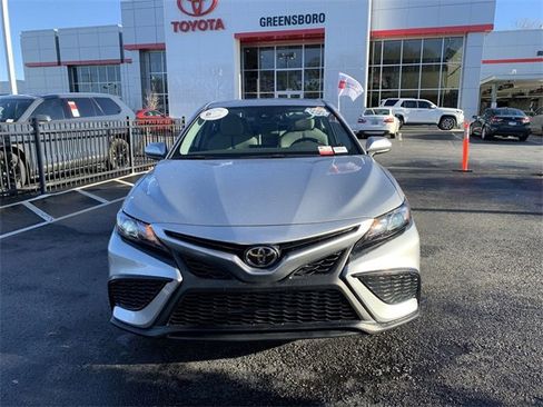 Used 2021 Toyota Camry SE image 3