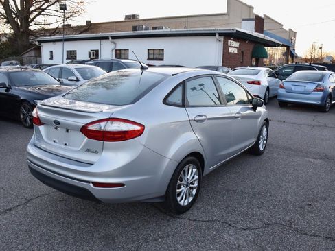 Used 2014 Ford Fiesta SE w/ Equipment Group 201A image 5