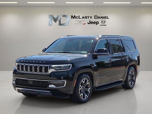 Used 2024 Jeep Wagoneer Series III AWD/4WD image 2
