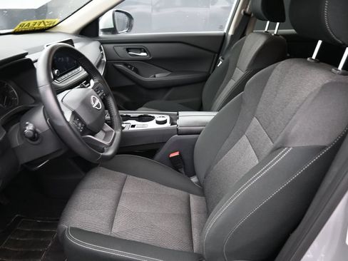 Used 2025 Nissan Rogue SV AWD/4WD image 18