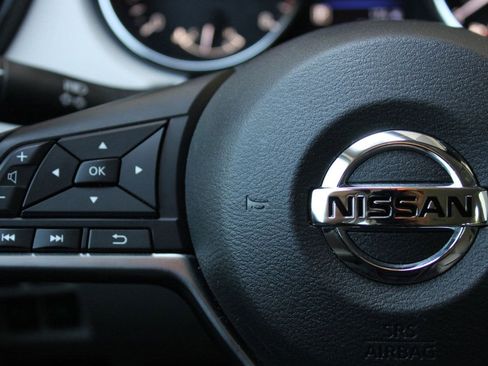 Used 2020 Nissan Rogue Sport SV FWD image 23