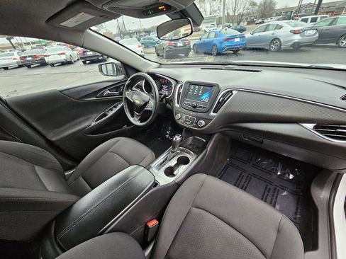 Used 2018 Chevrolet Malibu LT image 35